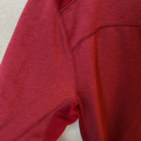 EUC Vineyard Vines Red Lightweight - performance quarter-zip sz small - Picture 5 of 7